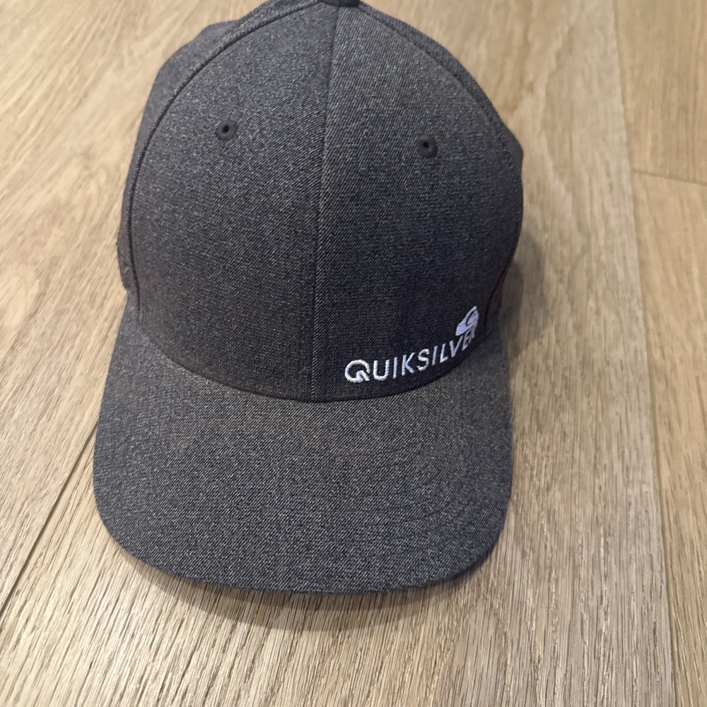 Men's Quicksilver Grey Hat Flex Fit Size Small Medium